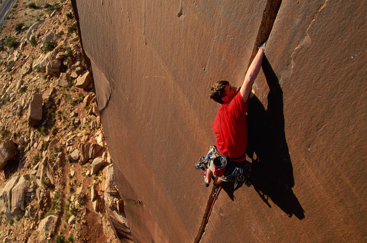 How to Rock Climb Wide Hand Cracks and Corners Climbing
