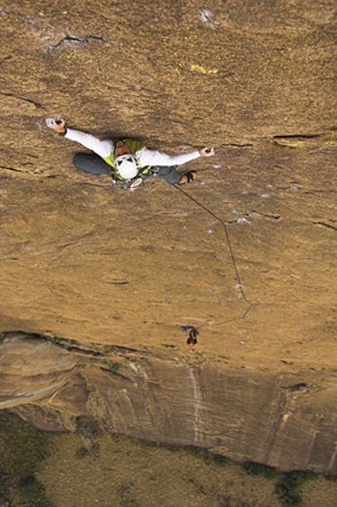 Typical Tsaranoro climbing on Short Cut: Delicate moves on small, often fragile holds, sparsely protected by bolts.