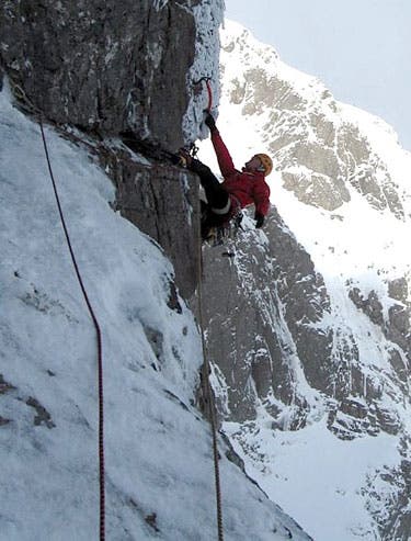 Dave MacLeod in the crux of Don’t Die of Ignorance (XI,11) on Ben Nevis. Photo by Joe French, courtesy of Davemacleod.blogspot.com.