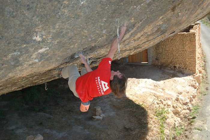 MacLeod Solos 5.14b in Spain - Climbing