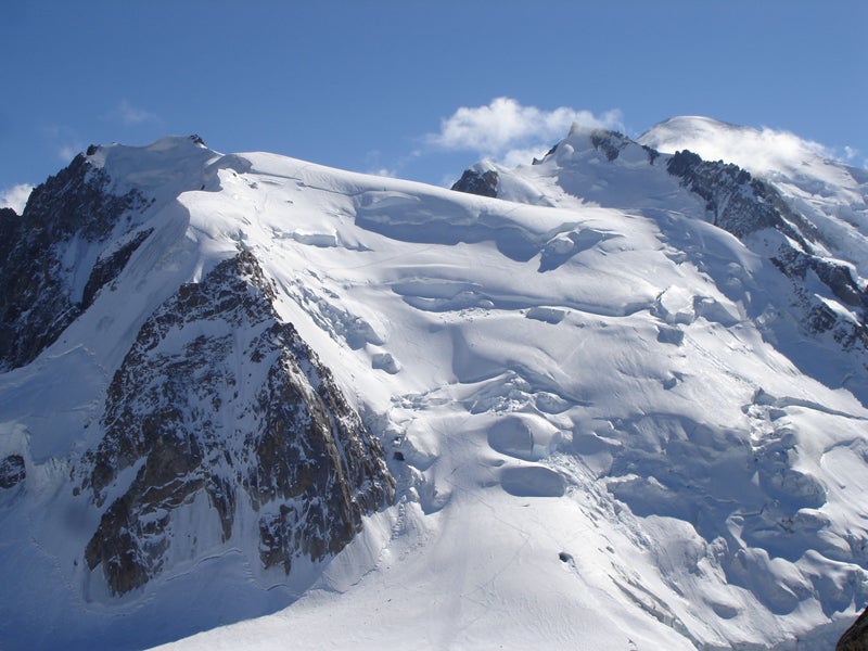 Avalanche Near Mont Blanc Claims 8 - Climbing