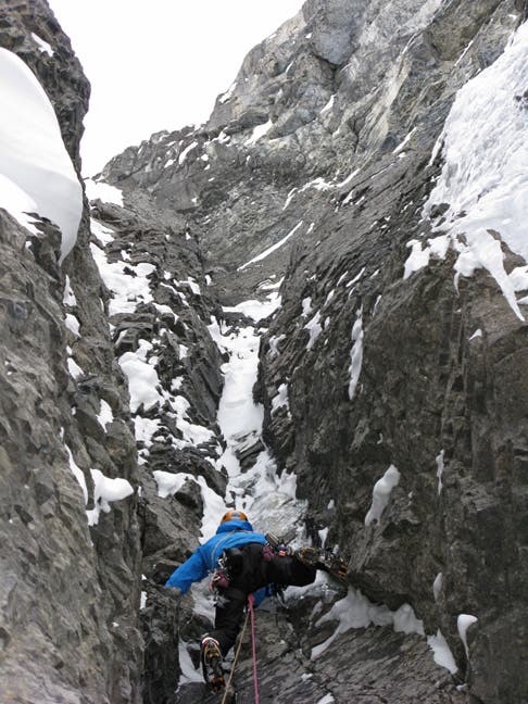 Jon Walsh leads an M6 pitch on The Wild Thing (M7 WI5), on Mt. Chephren. Photo by Jon Simms.