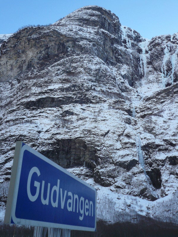The line of Into the Wild (900m, WI6 X) The line of Into the Wild (900m, WI6 X). With 1,300 meters of climbing including Jasper and Stover’s new direct start, this might be the…