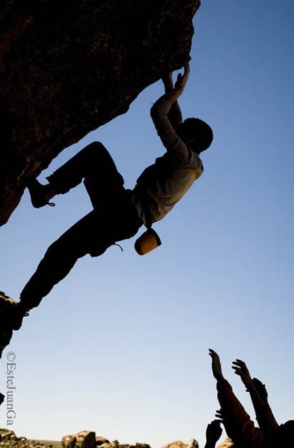 manos-cuidando-y-alentando_19517 None