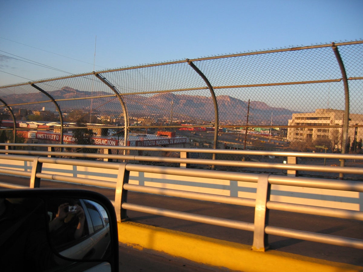 https://cdn.climbing.com/wp-content/uploads/2009/10/ciaudad-juarez-bridge_22941.jpg