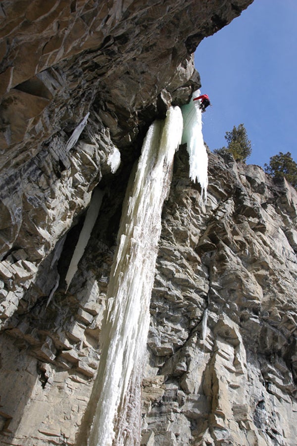 Aaron Mulkey pulling the final curtain Aaron Mulkey pulling the final curtain on The Gambler (WI6+), South Fork Valley, Wyoming. Photo courtesy of www.coldfear.com. Click here to see more…