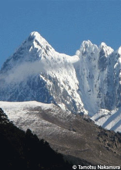 ChinaPhotostoDroolOver07_2378.gif HOT FLASHES CLIMBING NEWS — The great Japanese explorer Tamotsu Nakamura has returned from another expedition to far western China with photos of…