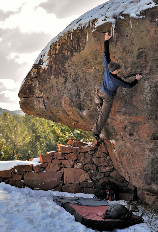 Winter Bouldering in the High Spanish Sierra of Albarracin Climbing