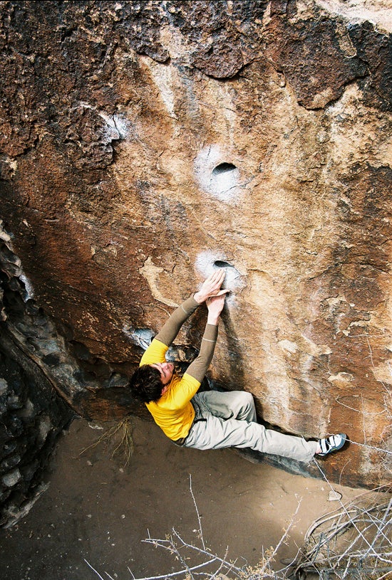 Andy Mann warming-up a must-do line near the Mushroom Boulder in Hueco: Orifice Affair. [v1] © Photo by Justin Jaeger