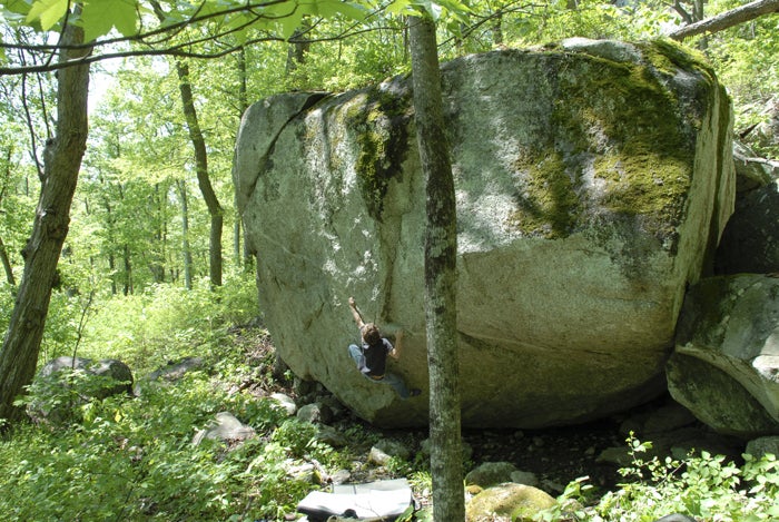 Jesse_Von_Fange08-023_5089.jpg Chad Heddleston, Old Rag Mountain, VA, Tyrannis Tyrannis, V5, FA. Photo by Jesse Von Fange — vonfang.blogspot.com