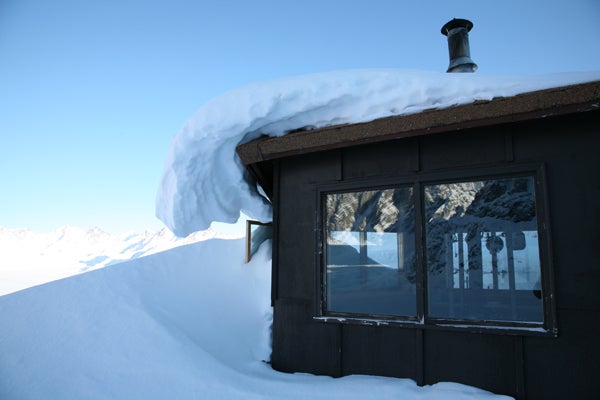 Mtn-House---5000-Ruth-G_504.jpg The 'Mtn House' at 5,000 feet, Ruth Glacier.