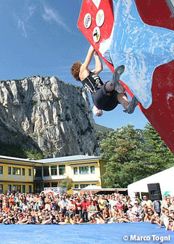 Rockmaster07-byMarcoTogni_2526.gif PHOTO GALLERIES Highlights from the 2007 RockMaster Competition in Arco, Italy. Shown here: The Audience during the bouldering comp, Natalija Gros,…