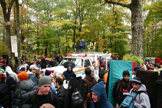 TC06-Houndears_0643_4525.jpg © Photos by Brian Burnham - www.cirquevideo.com