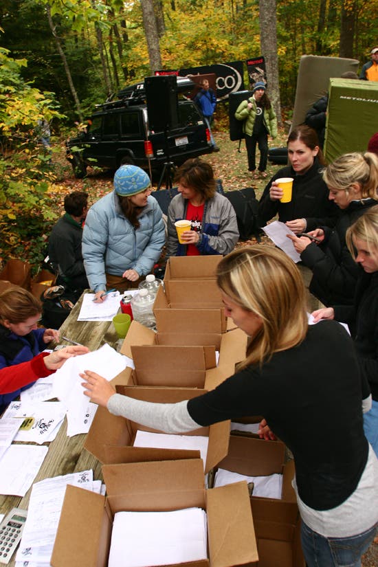 TC06-Houndears_0912_4593.jpg © Photos by Brian Burnham - www.cirquevideo.com