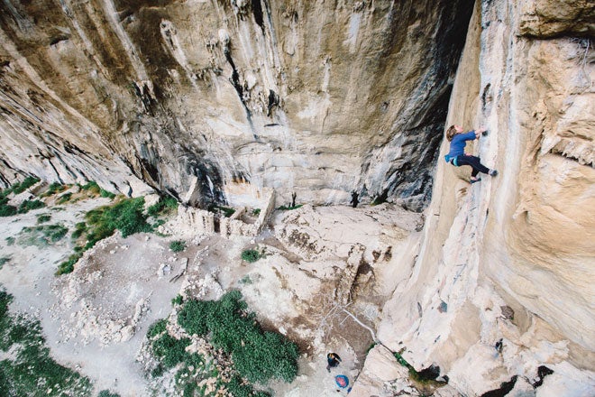 Amanda-Rohner-on-Atlas-Shrieked-513b-660 Amanda-Rohner-on-Atlas-Shrieked-513b-660