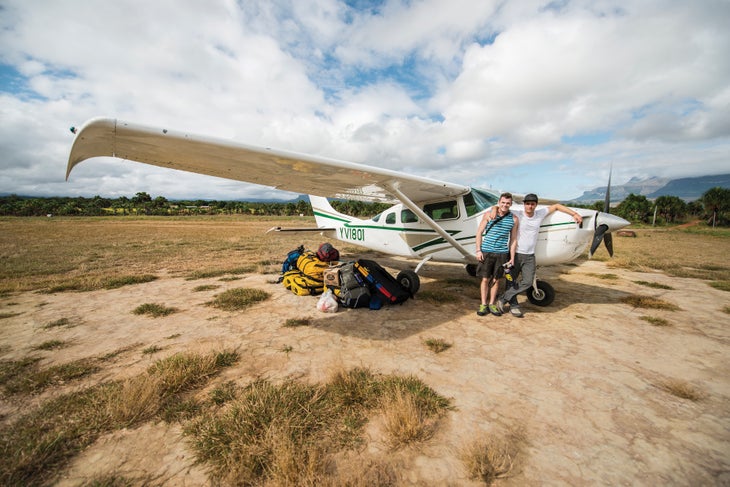 Gary_Jer_Plane_F-WEB.jpg Venezuela Bouldering Tepui Auyantepui