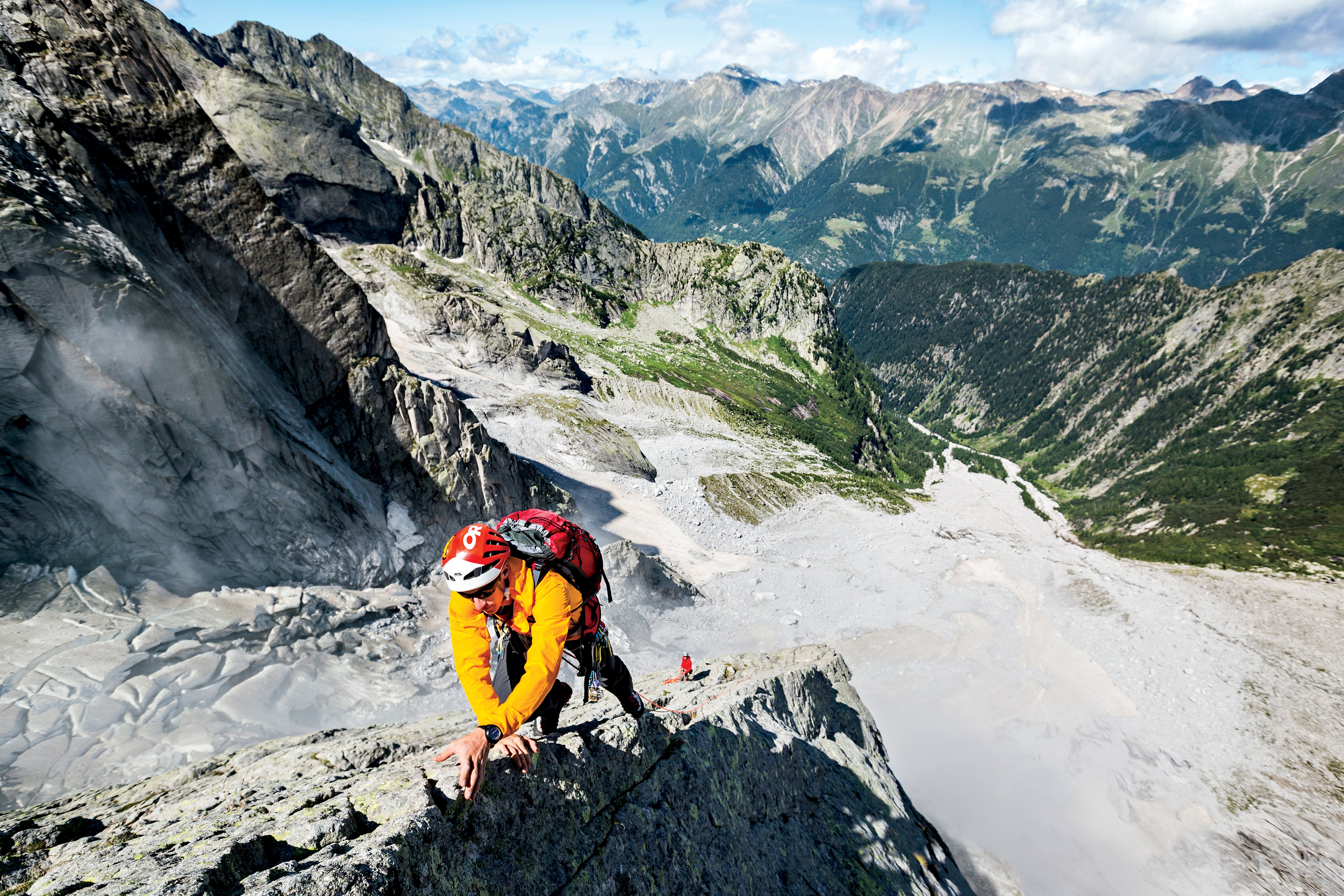 Suivez le guide  les 5 bases pour débuter en via ferrata – Alpine Mag