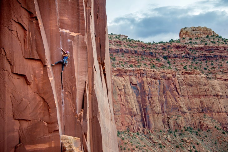 DSC_0372_ph-DrewSmith_gn-web.jpg Brette Harrington Rock Climbing Indian Creek X-tra Lean
