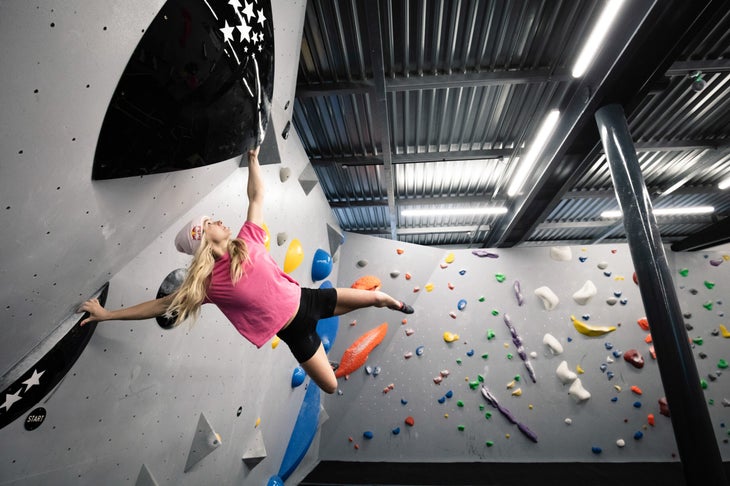 Shauna Coxsey bouldering indoors