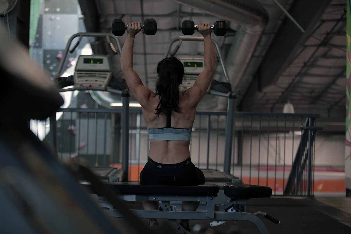 Shoulderpress Nina Williams shoulder press