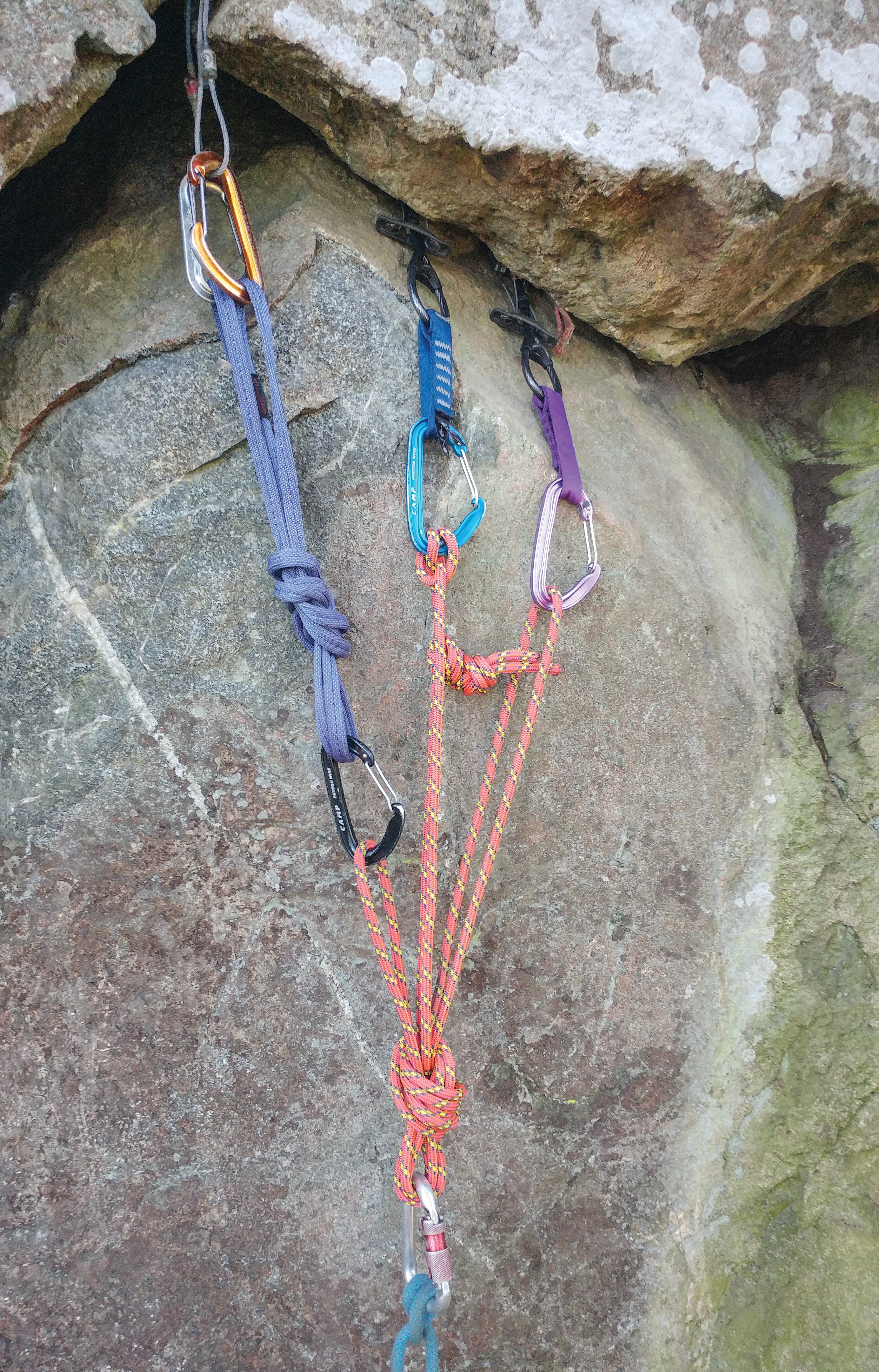 Series 19_gn four-piece Trad Climbing Anchor Cams Nuts Rock points