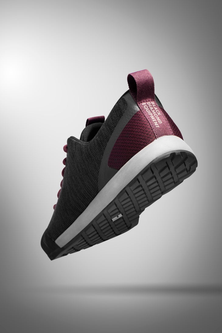 580008_9136_CIRCUITAPPROACH-WOMENS_Anthracite-Bordeaux_GLAM1 None