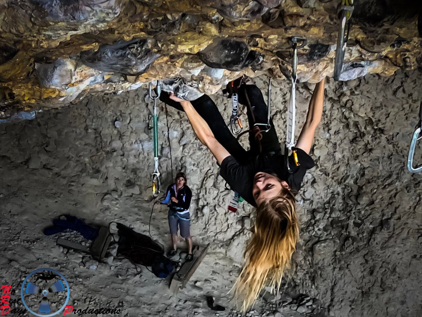 20190705_214532697_iOS None