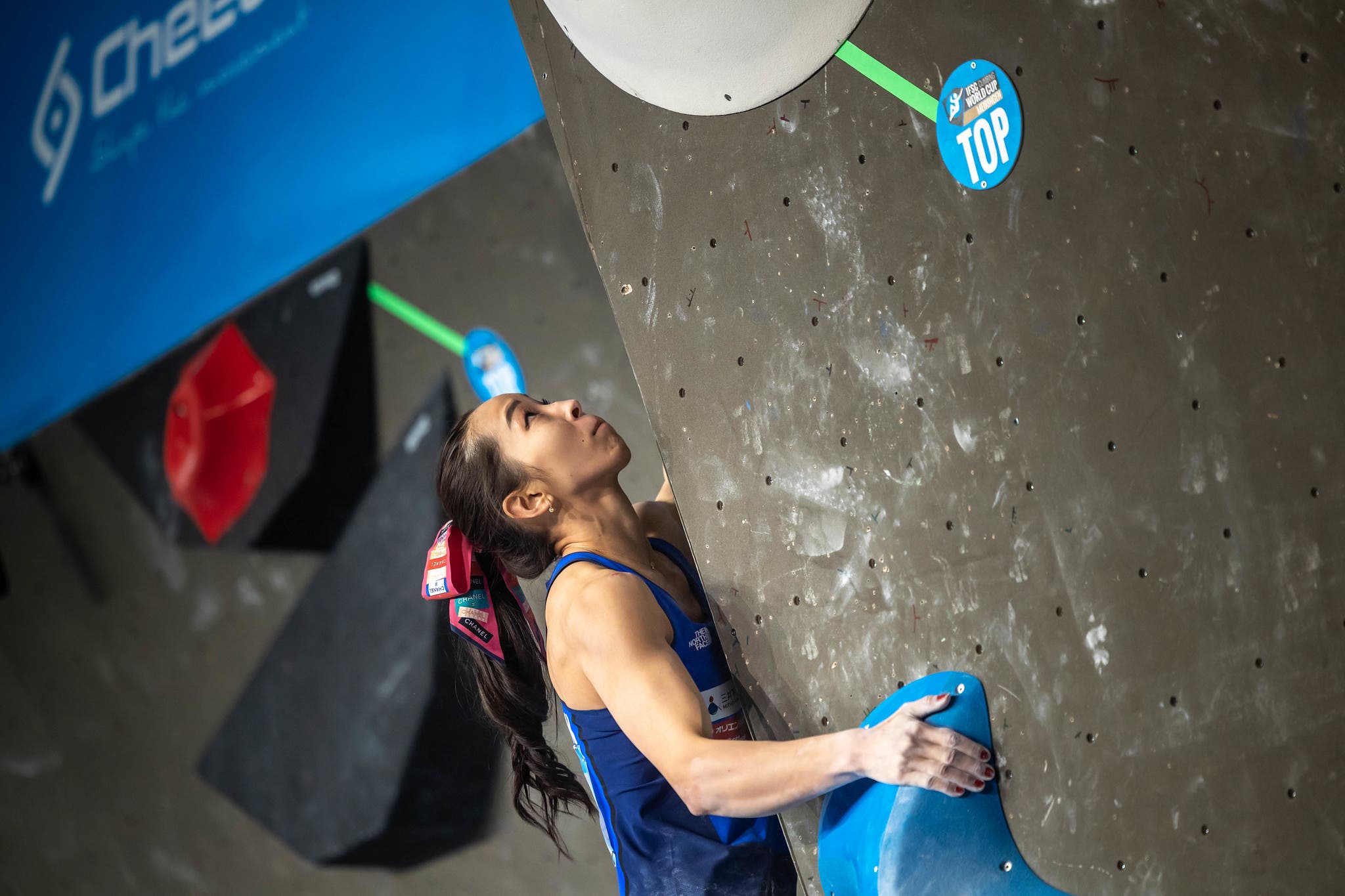 Japan’s Akiyo Noguchi, another Olympian, was a consistent presence near the top of the scores at Meiringen. She finished the event in fourth place. On two of the boulders in the finals, Noguchi “timed out,” so one can’t help but wonder how the final standings might have been different if Noguchi had completed her ascents of those boulders in the allotted time.