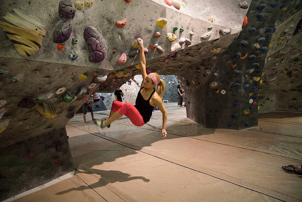 Sasha DiGiulian bouldering