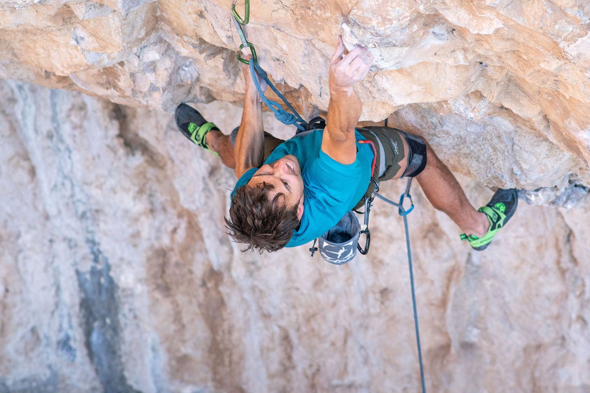 Jonathan Siegrist cruxing out on Close Encounters, 5.15a