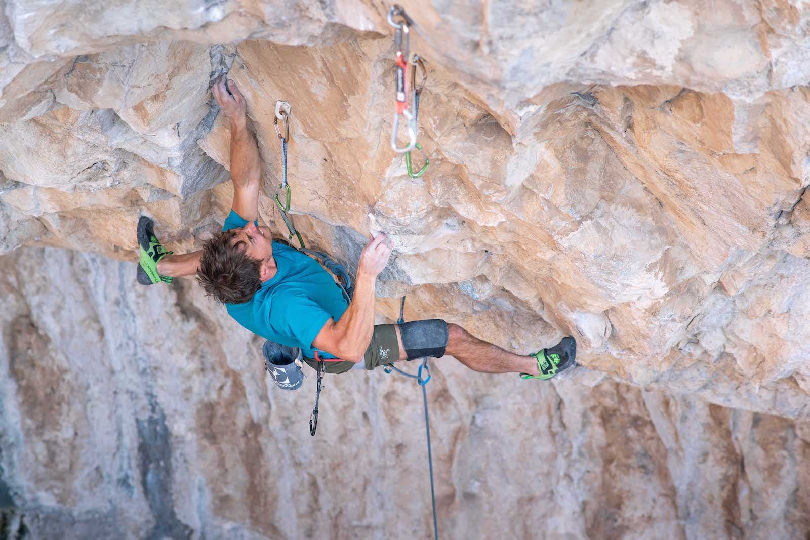 Jonathan Siegrist cruxing out on Close Encounters