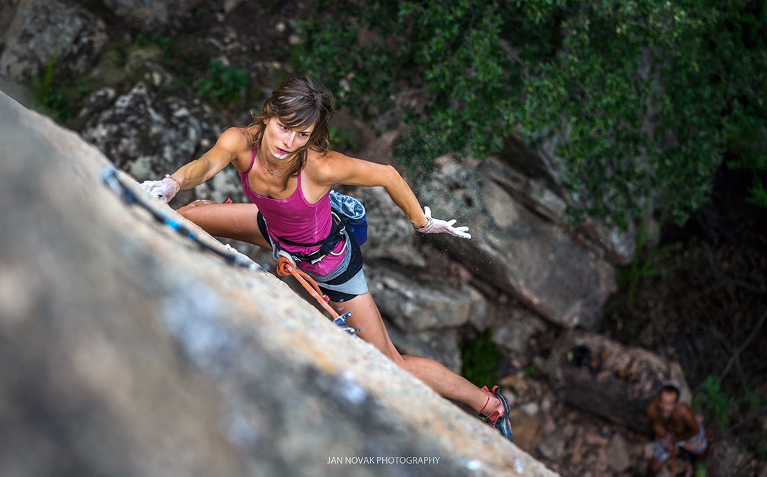 Learn To Rock Climb: Basic Techniques From Handholds to Footwork and Drop Knees