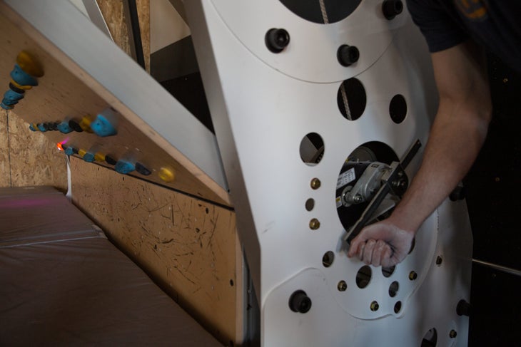 Adjustable-Angle Wall