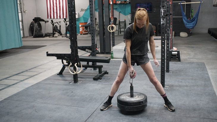 Delaney Miller training a one-handed deadlift with the Grippul Two.
