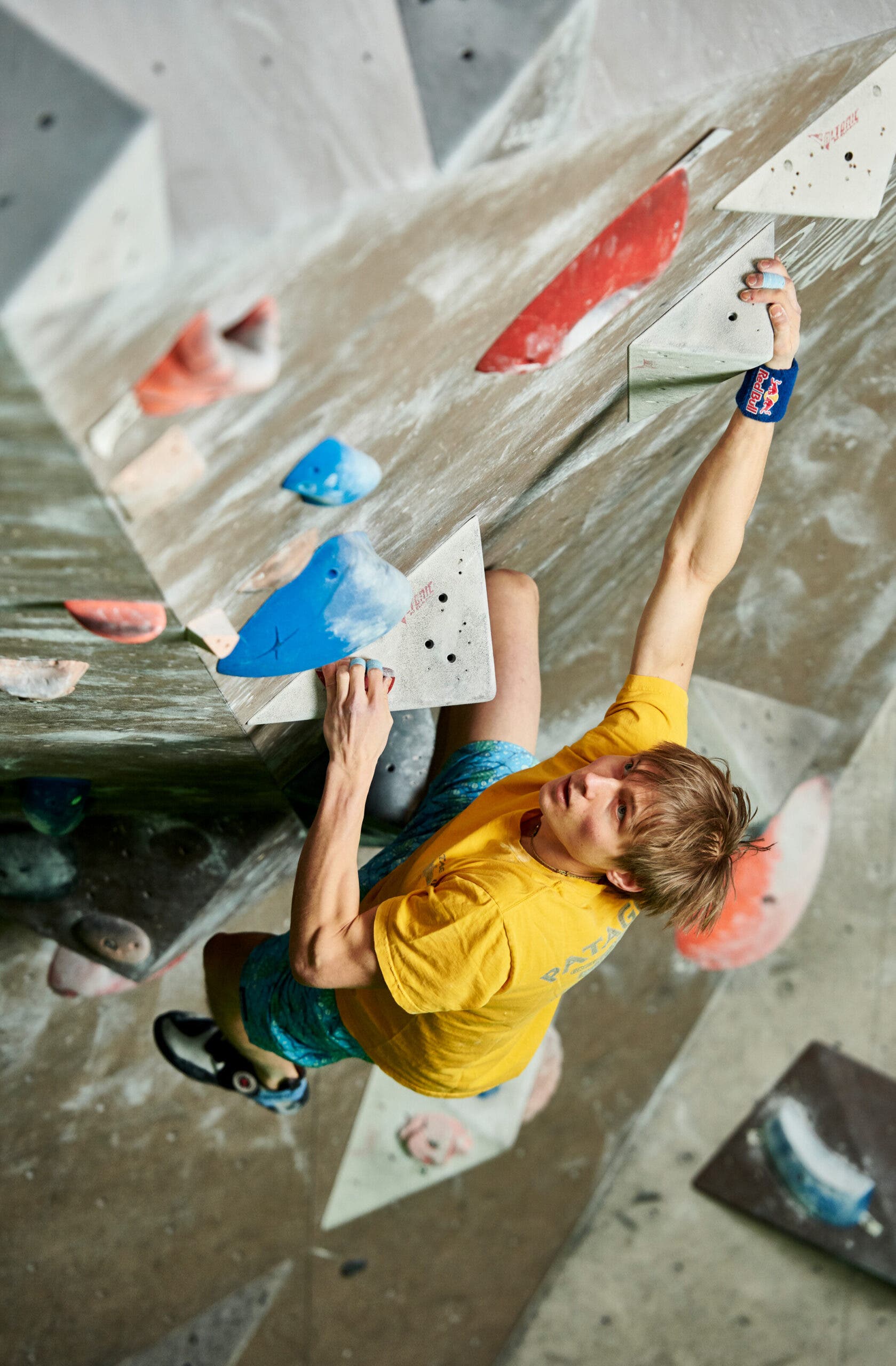 Alex Megos bouldering