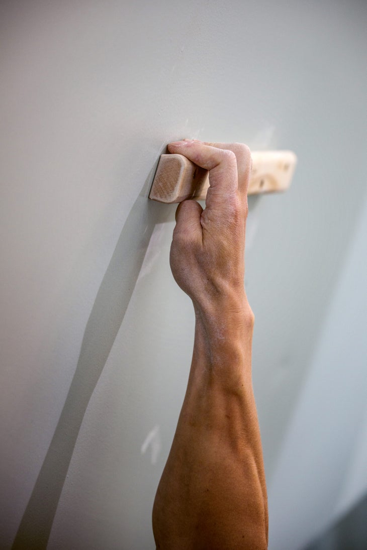 Photo of hand gripped small climbing rung to train.