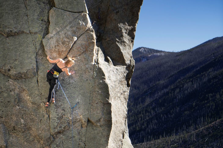 How do mountain climbers retrieve ropes?