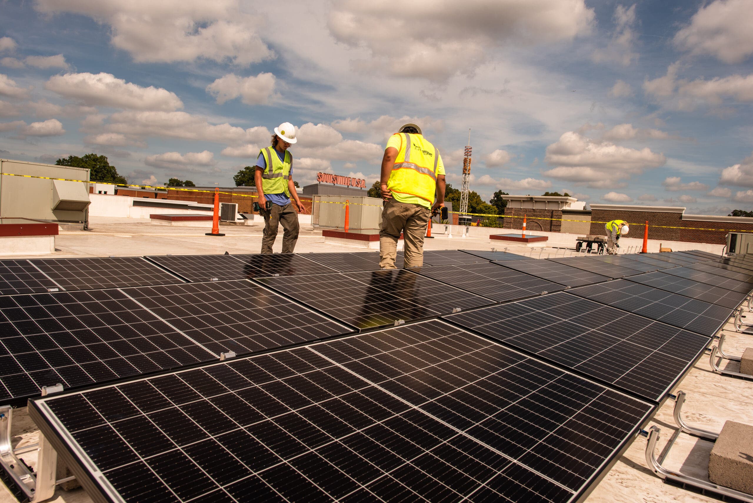 The Honnold Foundation installs solar panels at Memphis Rox climbing gym.