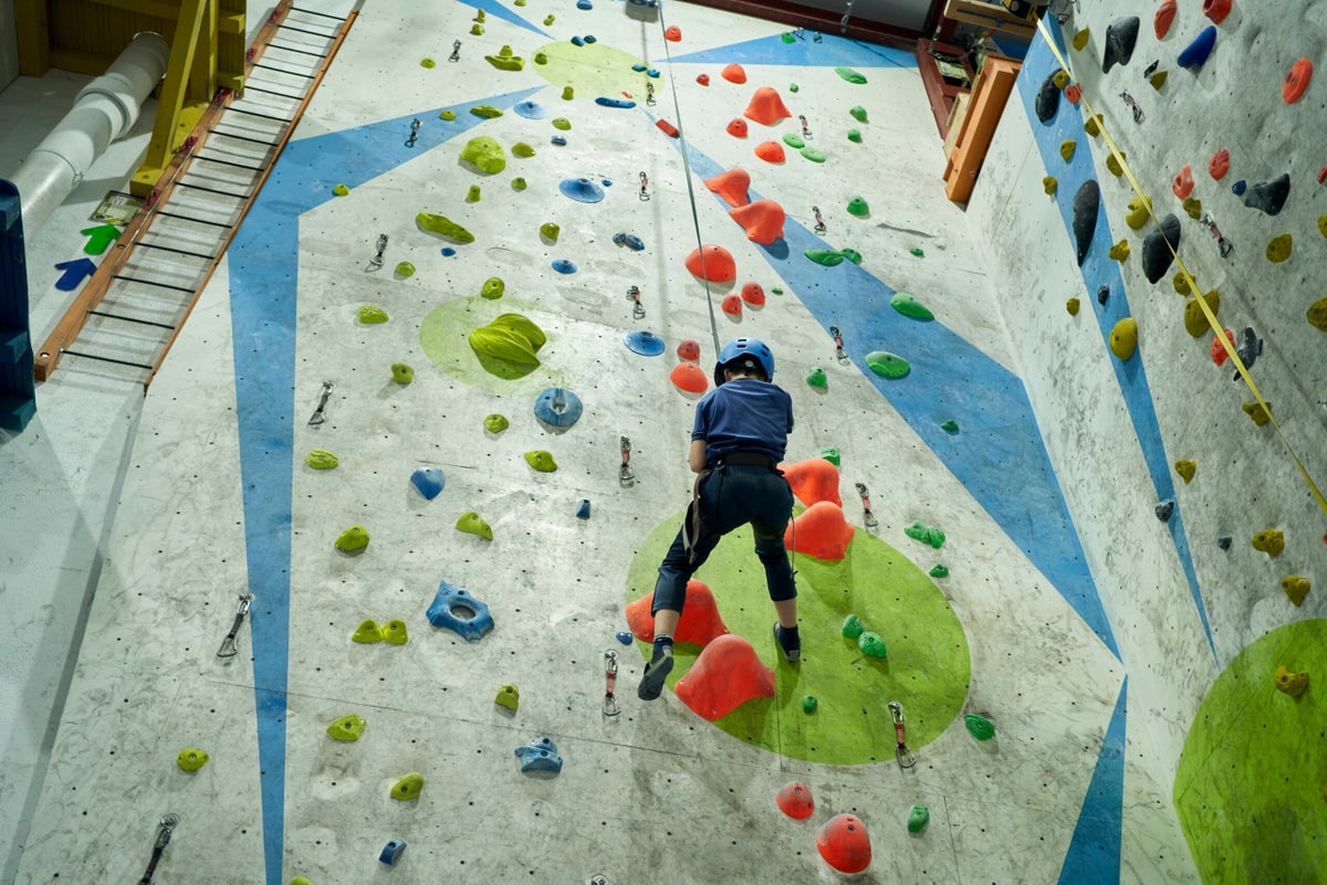 Gym Mom Puts Kid in a 20-Foot High Time Out