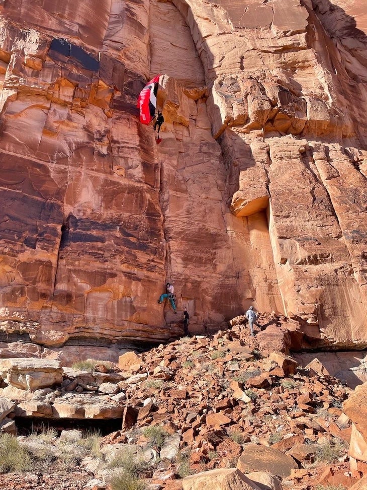 Utah Climber Rescues Base Jumper Who Crashed into Cliff - Climbing