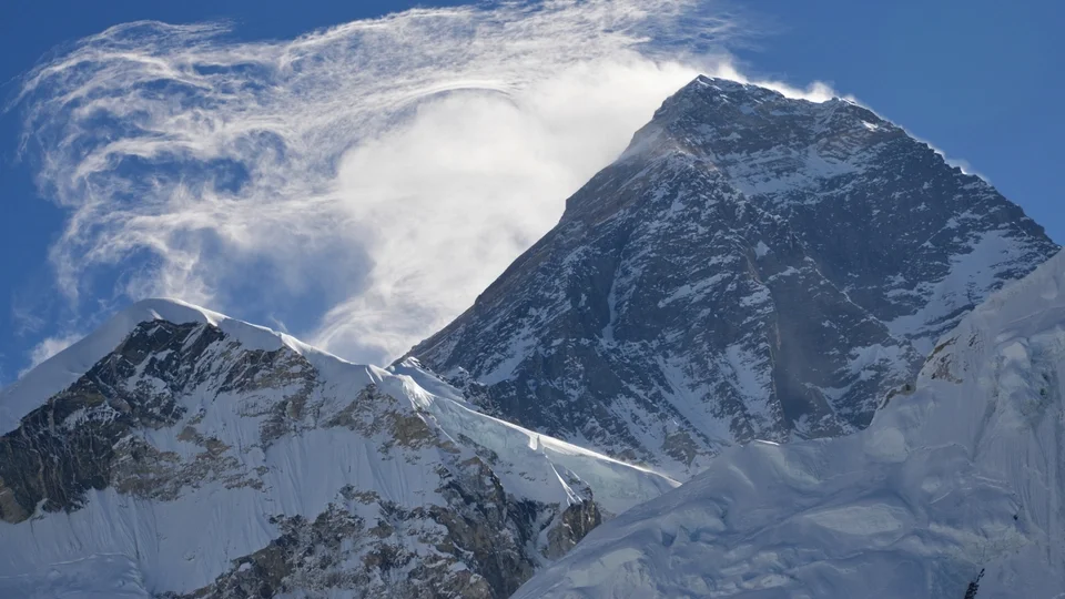 Why Did So Many Climbers Die on Mount Everest This Year? - Climbing