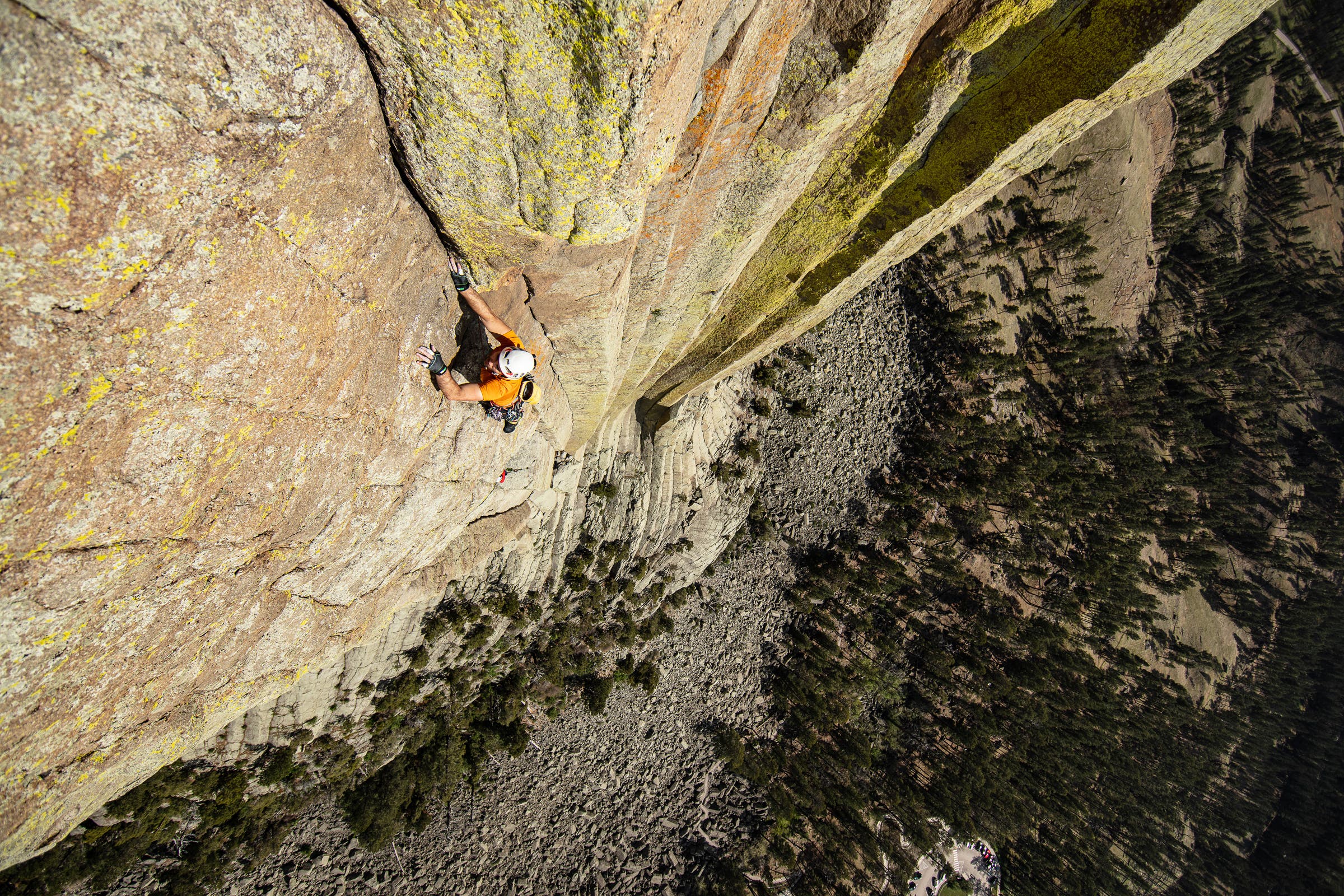 Blind climber Jesse Dufton leading the way up the Devils Tower.