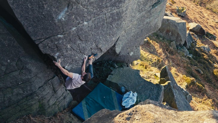 Sam Lawson proving that he's more than just a videographer by doing the first ascent of Captain Birdseye, a tall V11 in England.