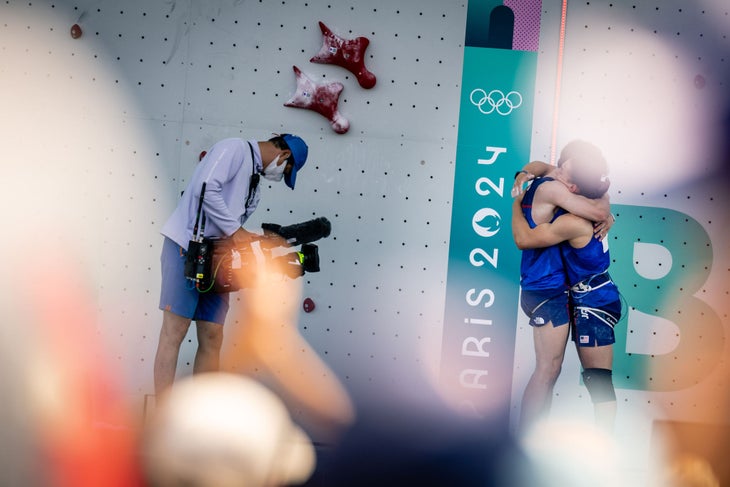 Sam Watson and Zach Hammer hugging after Watson's new world record eliminated Hammer from the competition.