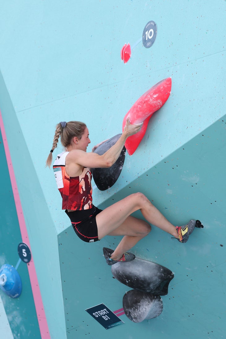 Jessica Pilz doing an awkward drop knee while grabbing a terrible left hand sloper and right hand undercling. This move stopped more than half the field.