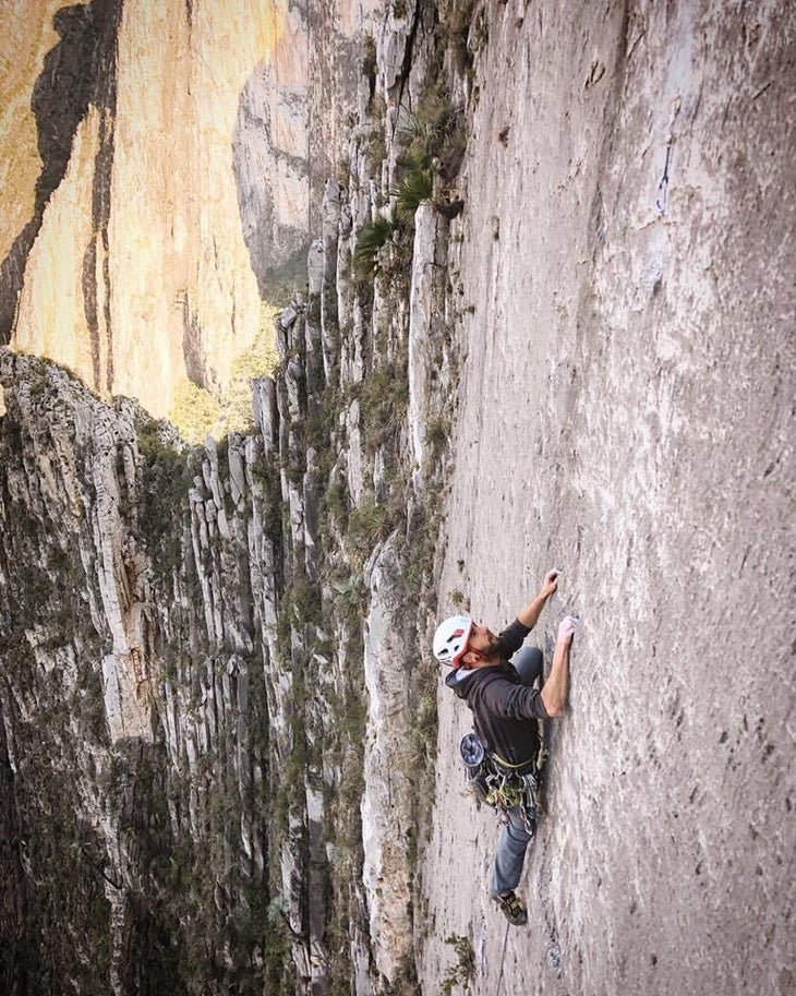 Álvaro Peiró climbing in Mexico