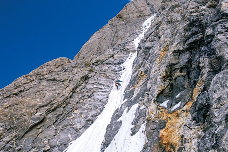 Hayden Wyatt starting a simul-climbing block in the northwest couloir of White Sapphire.