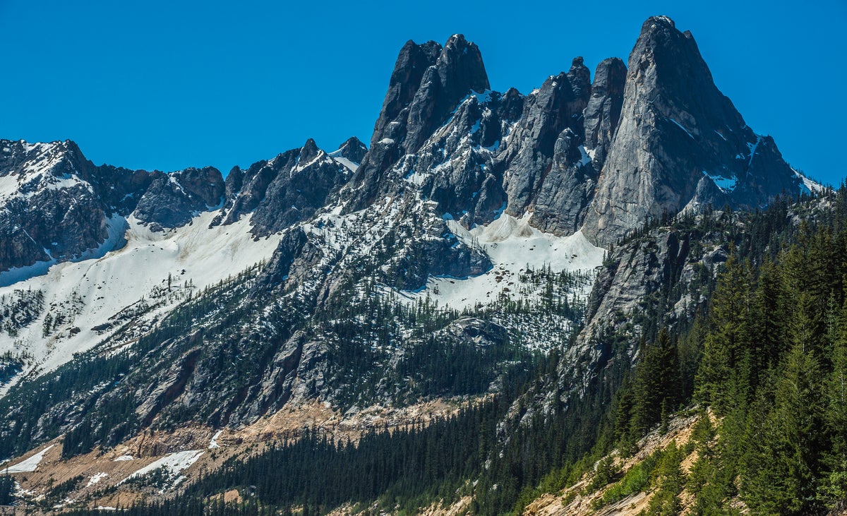 Three Climbers Killed After 400-foot Fall in Washington