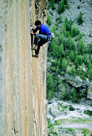 Cristian Brenna on the crux pitch of "Itaca nel sole," Caporal Valle Orco, Graie Alps.