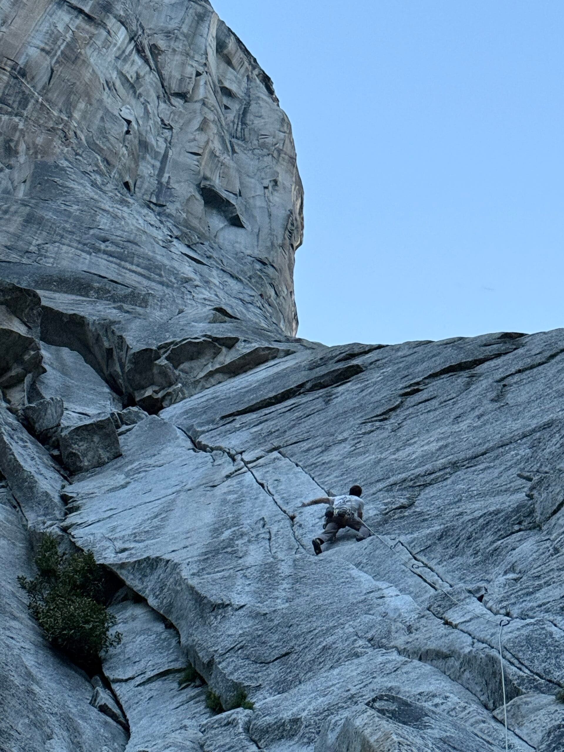 Climber ascends El Capitan
